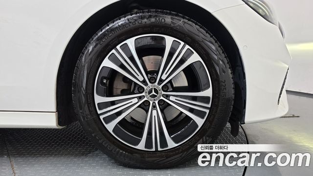 Mercedes-Benz E-Class 2024 — photo 7