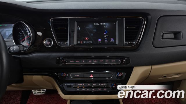 Kia Canival 2019 — photo 18