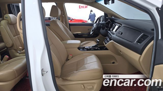 Kia Canival 2019 — photo 16