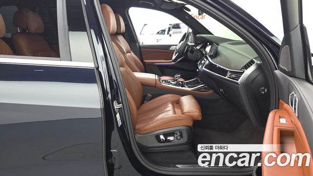 BMW X7 2021 — photo 10
