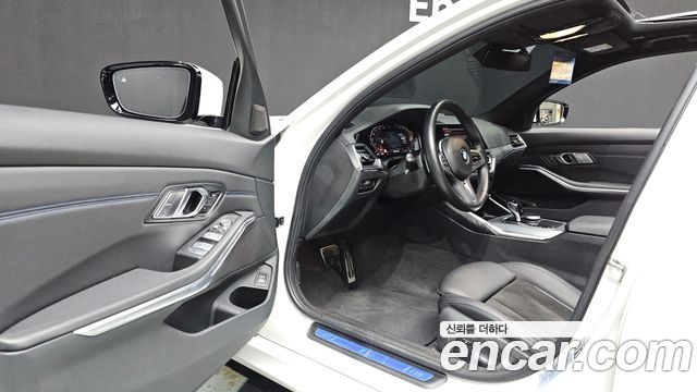 BMW 3-Series 2022 — photo 10