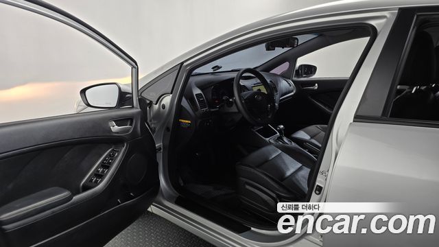 Kia K3 2015 — photo 13