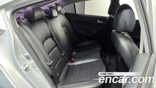 Kia K3 2015 — photo 17