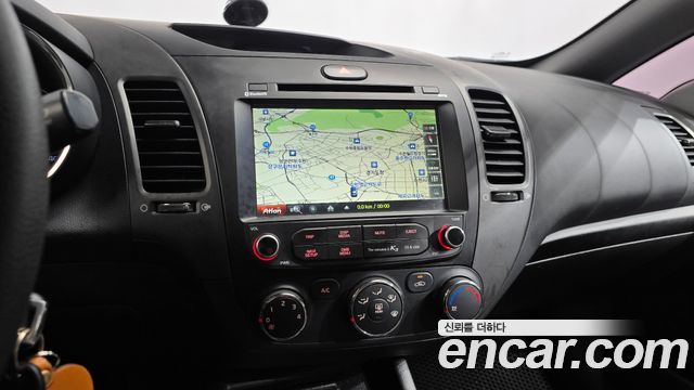 Kia K3 2015 — photo 19