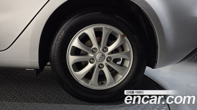 Kia K3 2015 — photo 7