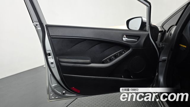 Kia K3 2015 — photo 14