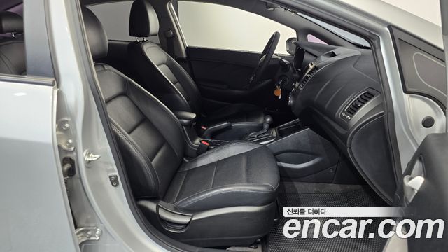 Kia K3 2015 — photo 16