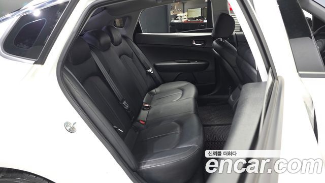 Kia K5 2017 — photo 18