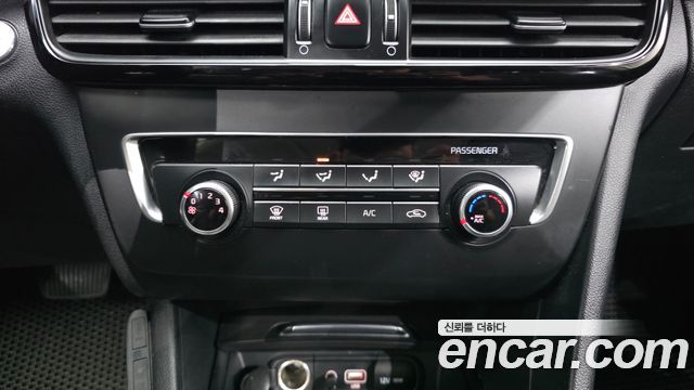 Kia K5 2017 — photo 22