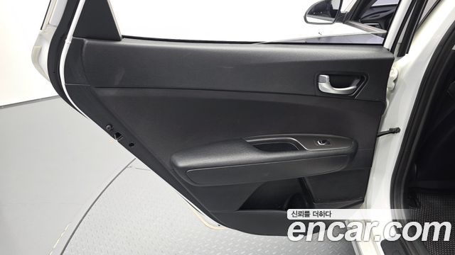 Kia K5 2017 — photo 15