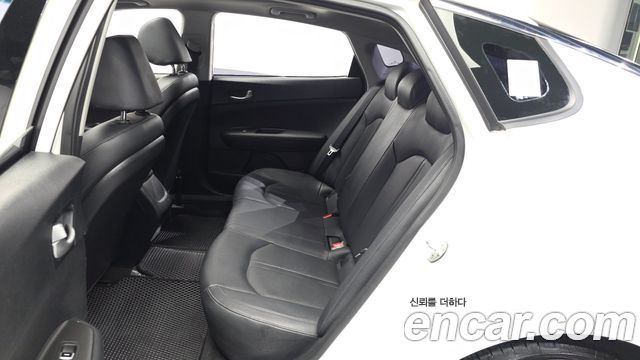 Kia K5 2017 — photo 16