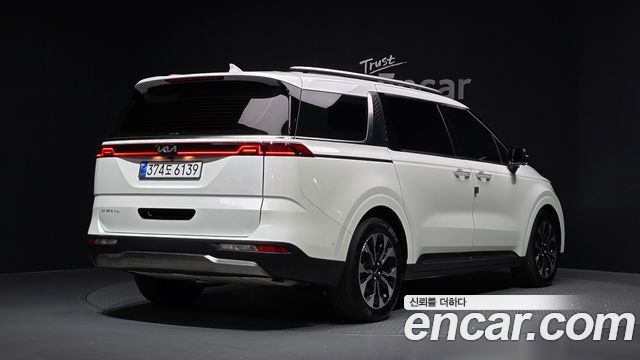 Kia Canival 2023 — photo 2