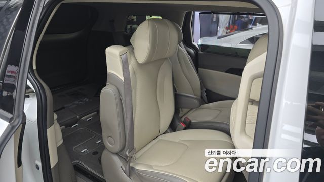 Kia Canival 2023 — photo 17
