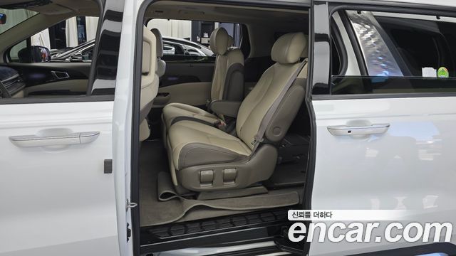 Kia Canival 2023 — photo 18