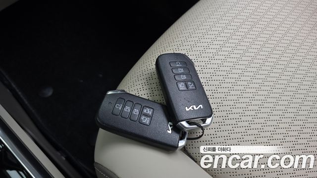Kia Canival 2023 — photo 24