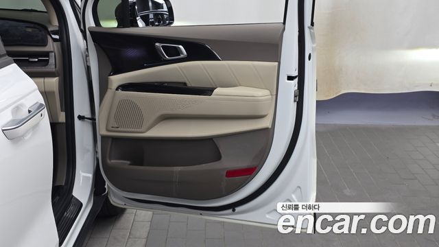 Kia Canival 2023 — photo 15