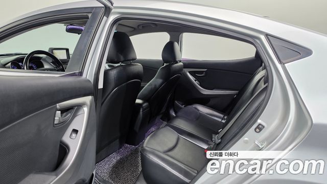 Hyundai AVANTE 2013 — photo 11