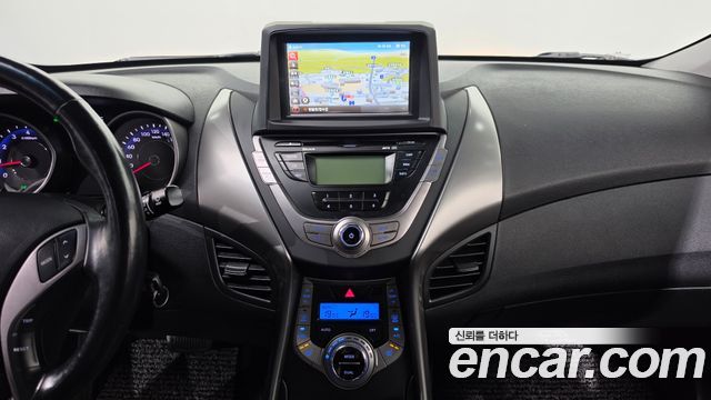 Hyundai AVANTE 2013 — photo 12