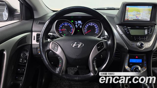 Hyundai AVANTE 2013 — photo 13