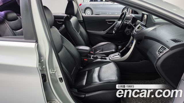 Hyundai AVANTE 2013 — photo 18