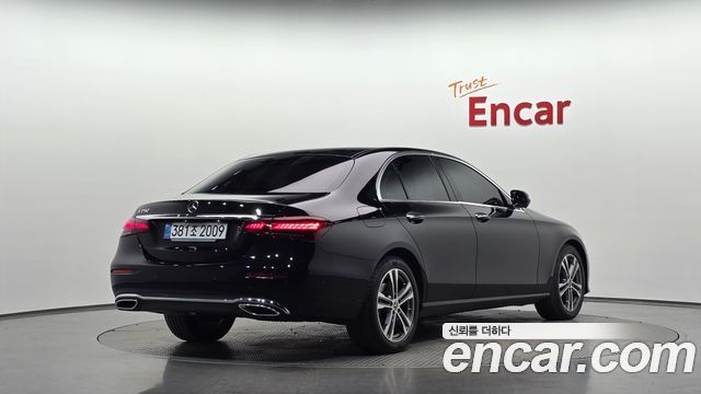 Mercedes-Benz E-Class 2023 — photo 2