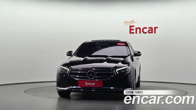 Mercedes-Benz E-Class 2023 — photo 3