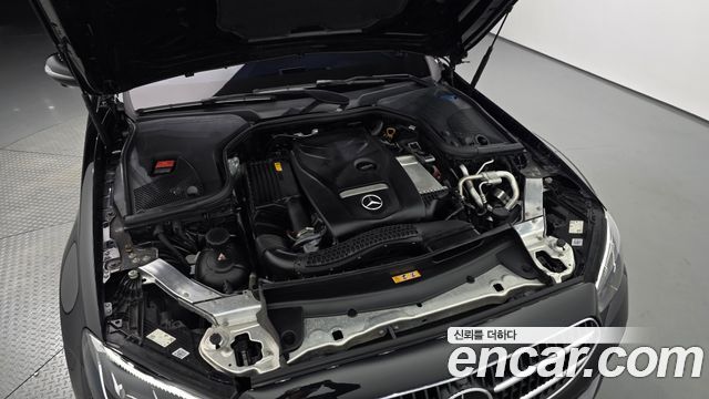 Mercedes-Benz E-Class 2023 — photo 6