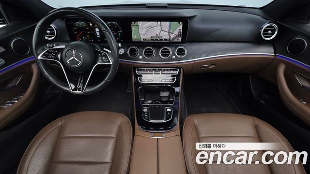 Mercedes-Benz E-Class 2023 — photo 10