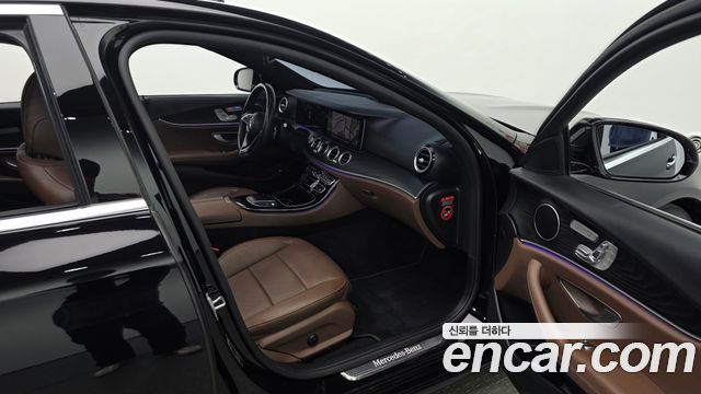 Mercedes-Benz E-Class 2023 — photo 17