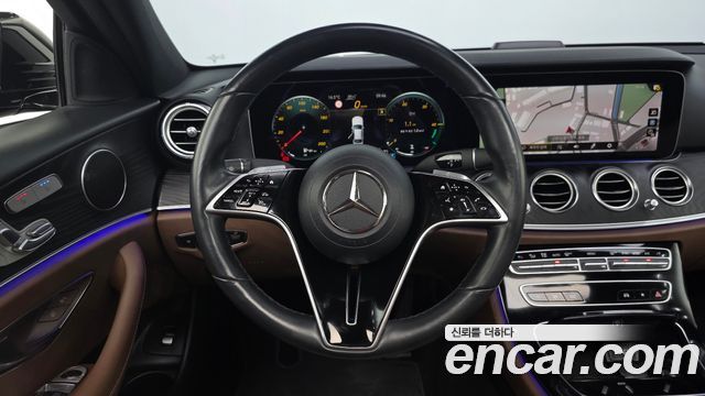 Mercedes-Benz E-Class 2023 — photo 19