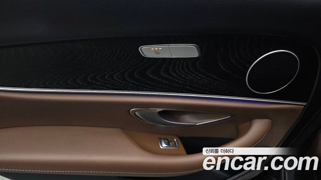 Mercedes-Benz E-Class 2023 — photo 25