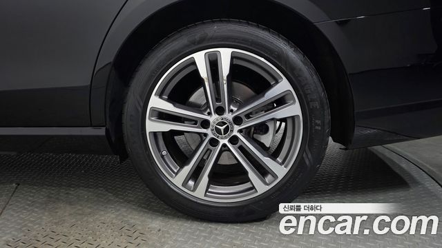 Mercedes-Benz E-Class 2023 — photo 7