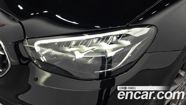 Mercedes-Benz E-Class 2023 — photo 8