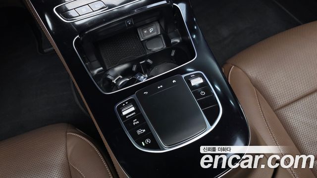 Mercedes-Benz E-Class 2023 — photo 33