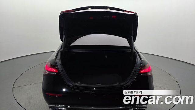 Mercedes-Benz E-Class 2023 — photo 36
