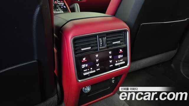 Porsche Cayenne 2022 — photo 19