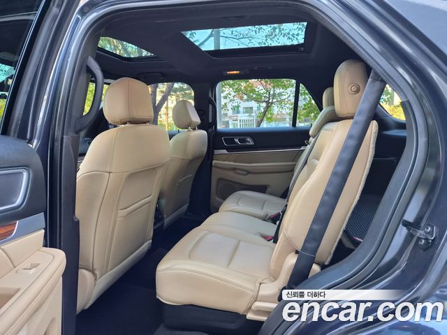 Ford Explorer 2017 — photo 11