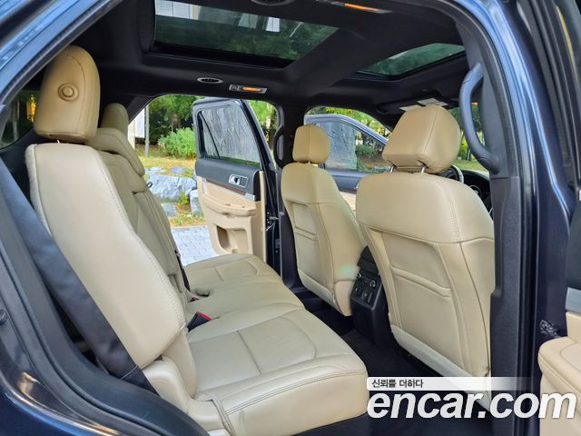 Ford Explorer 2017 — photo 12
