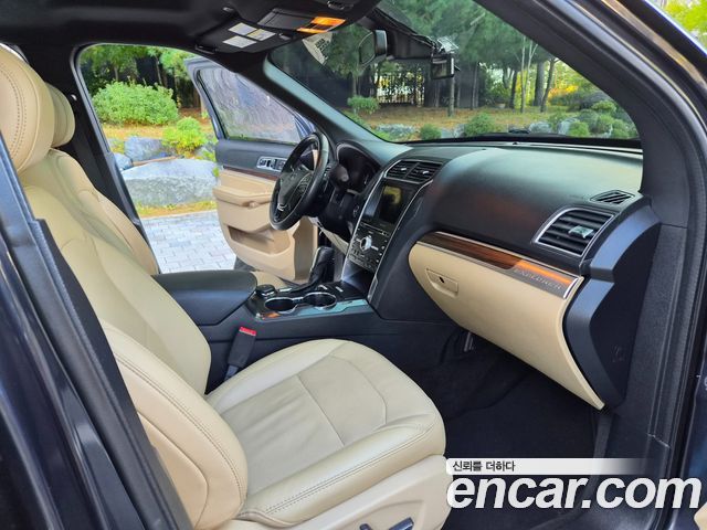Ford Explorer 2017 — photo 13