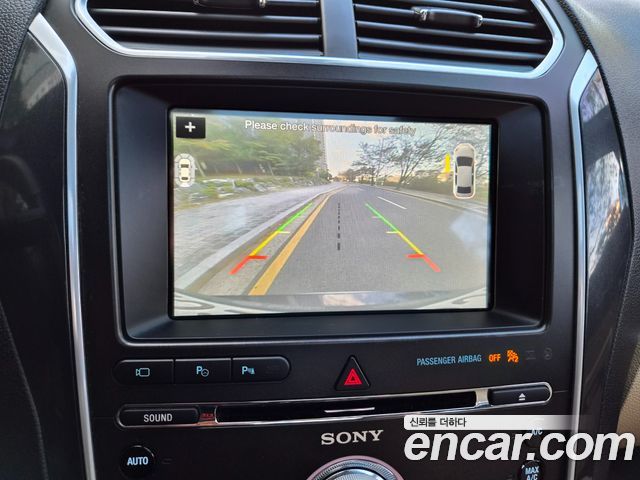 Ford Explorer 2017 — photo 16