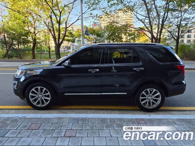 Ford Explorer 2017 — photo 18