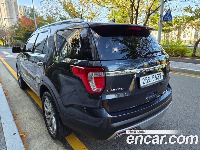 Ford Explorer 2017 — photo 19