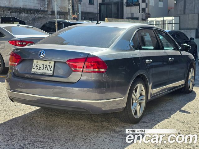 Volkswagen Passat 2013 — photo 2