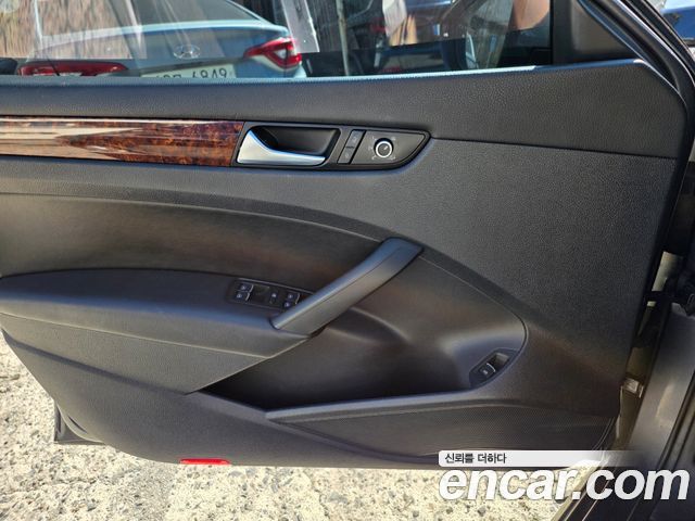 Volkswagen Passat 2013 — photo 11