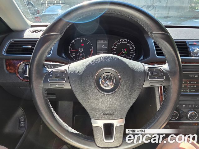 Volkswagen Passat 2013 — photo 16