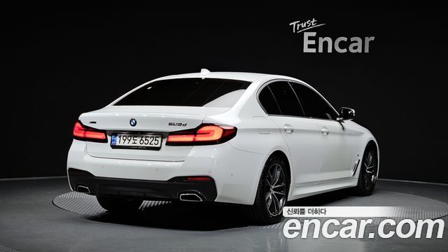 BMW 5-Series 2022 — photo 2