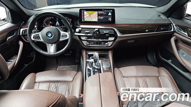 BMW 5-Series 2022 — photo 10