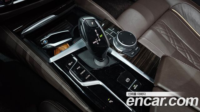 BMW 5-Series 2022 — photo 12