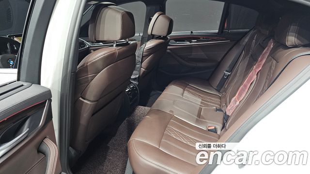BMW 5-Series 2022 — photo 18