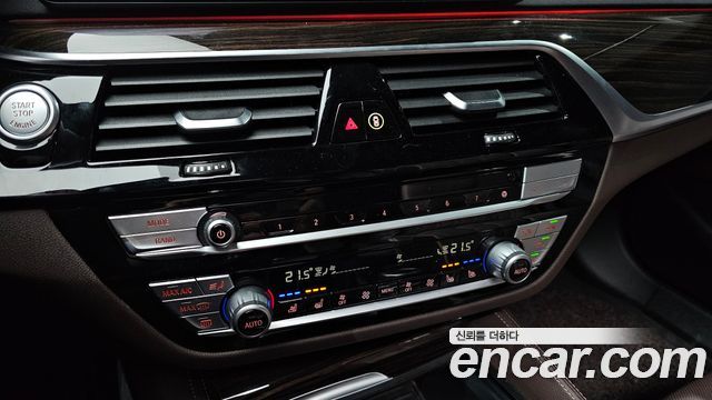 BMW 5-Series 2022 — photo 26